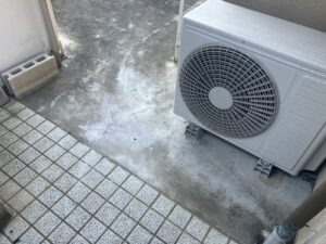 トレーサーガス式漏水調査で反応が出た箇所（エコキュート室外機付近）の工事前状況