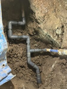 漏水修理後の給水管と新しい継手
