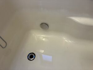 追い焚き配管交換後の浴室内循環金具の状態
